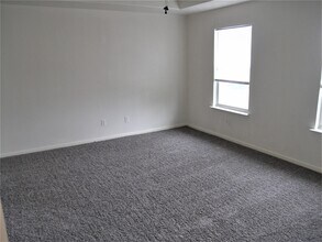 2926 Meadowglen Crest in Houston, TX - Building Photo - Building Photo