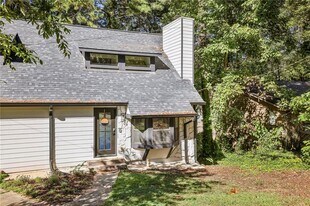 2158 Wells Dr SE in Smyrna, GA - Building Photo