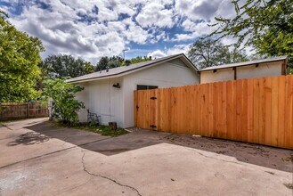 124 W William Cannon Dr in Austin, TX - Building Photo - Building Photo