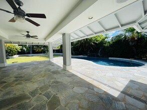 5596 Kalaniana?ole Hwy in Honolulu, HI - Building Photo - Building Photo