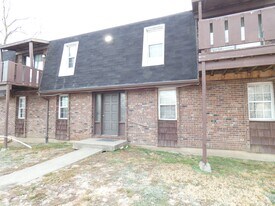 7008 N Church Rd in Pleasant Valley, MO - Building Photo