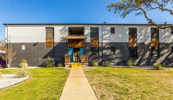 1809-on-Cox in Carrollton, TX - Building Photo