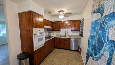 302 Stewart St in Wildwood, FL - Building Photo - Building Photo