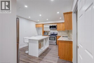 1522 King St E in Kitchener, ON - Building Photo - Building Photo