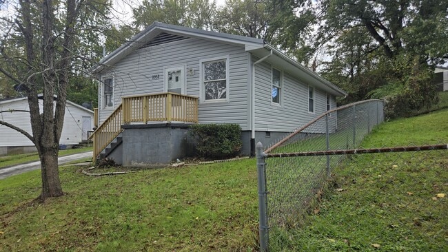 property at 1002 Elizabeth St
