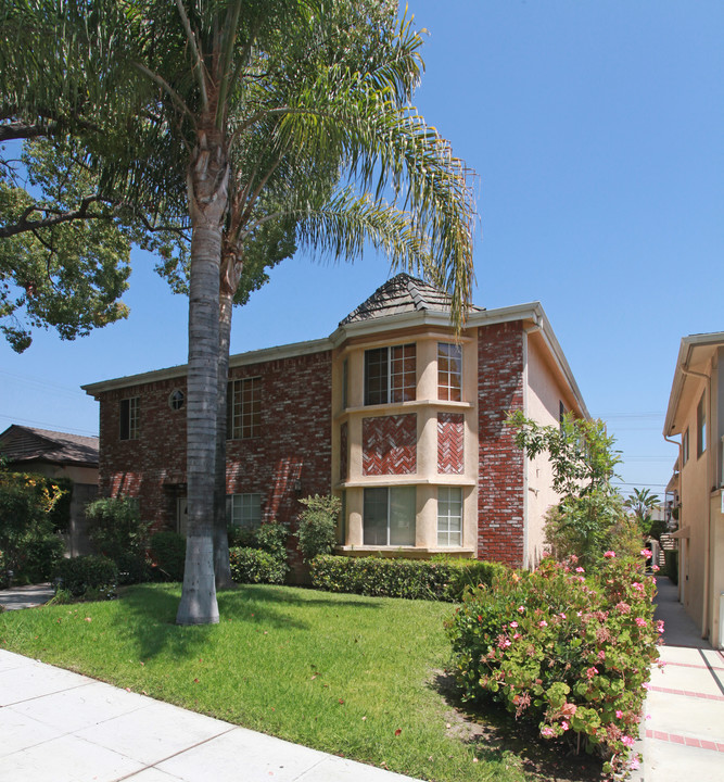 734 E Tujunga Ave in Burbank, CA - Building Photo