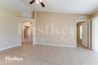 532 Kismet Pkwy W in Cape Coral, FL - Foto de edificio - Building Photo