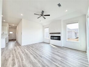 569 W Canada Dr in Farmington, AR - Building Photo - Building Photo