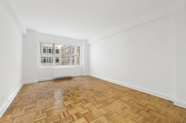 136 E 55th St in New York, NY - Building Photo - Building Photo