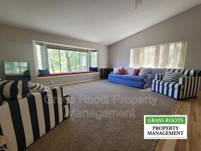 14336 Pepperwood Dr in Penn Valley, CA - Building Photo - Building Photo
