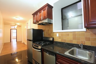 243 W 109th St 1W in New York, NY - Building Photo - Building Photo