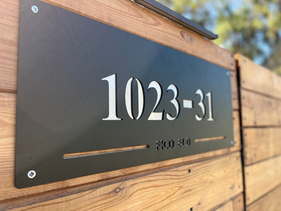 1029 Pico Blvd in Santa Monica, CA - Building Photo