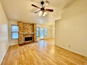 2042 Hastings Dr in Los Banos, CA - Building Photo - Building Photo