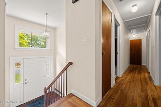 37 Windsor Ln in Greenwich, CT - Building Photo - Building Photo
