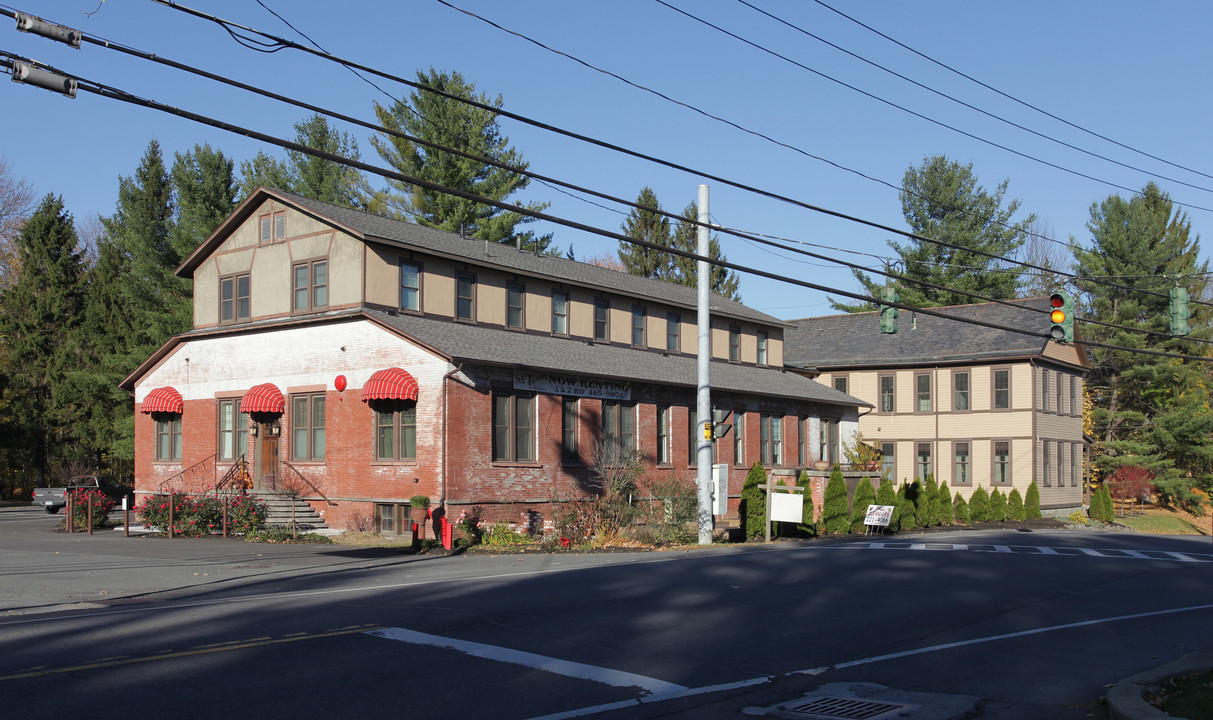 Tollgate Apartments in Slingerlands, NY - Building Photo