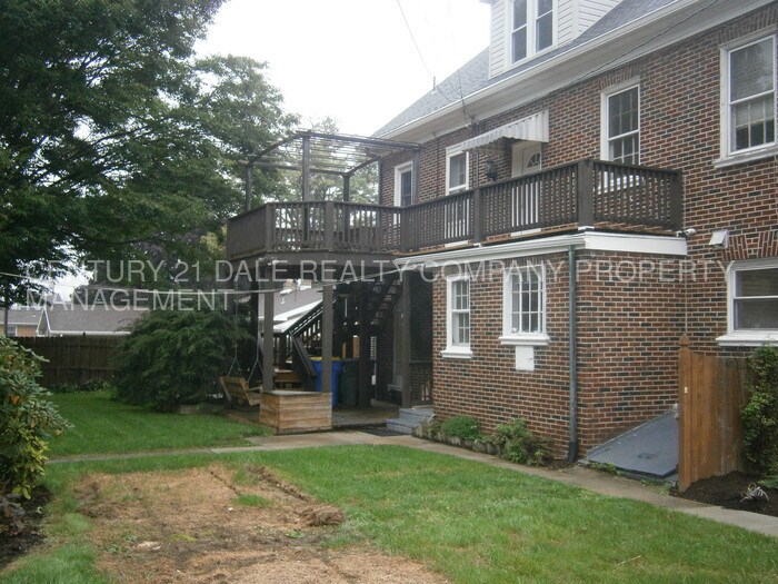 2050 E Market St in East York, PA - Building Photo