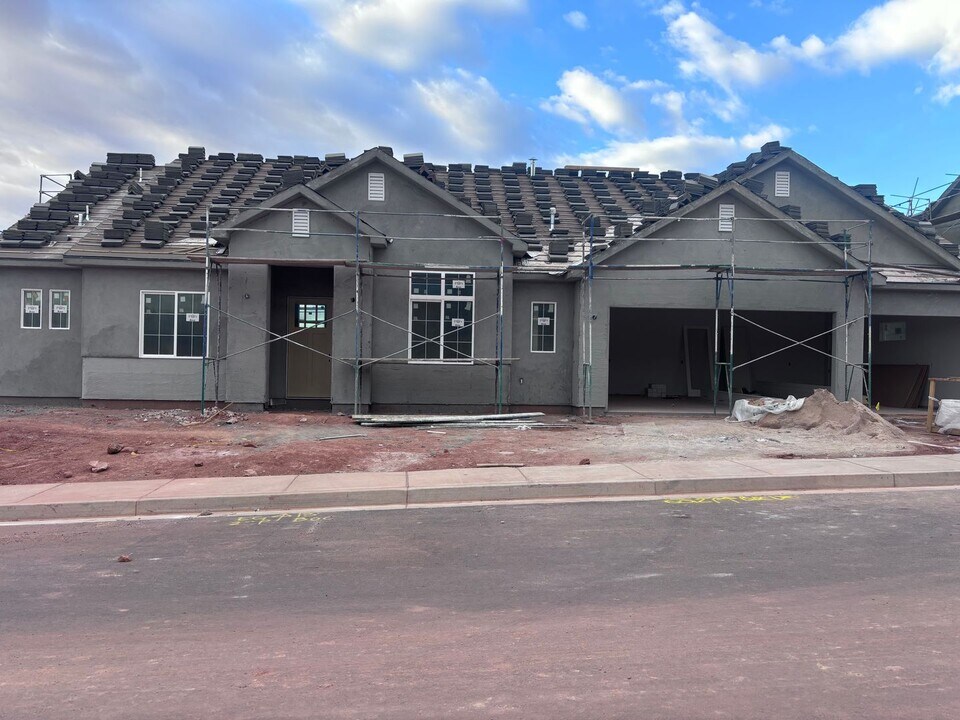 2858 Creek Side Ct in Washington, UT - Building Photo