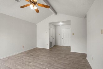 6911 Prairie Village Dr in Katy, TX - Building Photo - Building Photo