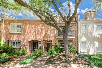 2206 Welch St in Houston, TX - Foto de edificio - Building Photo