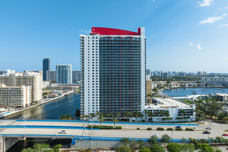 BeachWalk in Hallandale Beach, FL - Foto de edificio - Building Photo