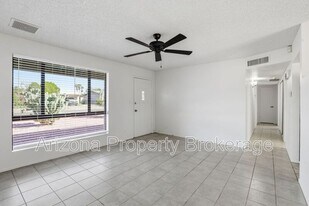 3635 E Beverly Ln in Phoenix, AZ - Building Photo