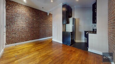 724 Tenth Avenue in New York, NY - Building Photo - Building Photo