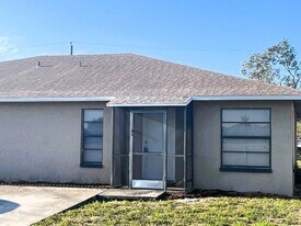 610 SE 10th St in Cape Coral, FL - Building Photo