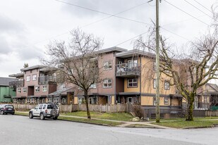 Crossroads Co-op in Vancouver, BC - Building Photo