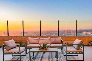 137 Oakstone in Irvine, CA - Building Photo