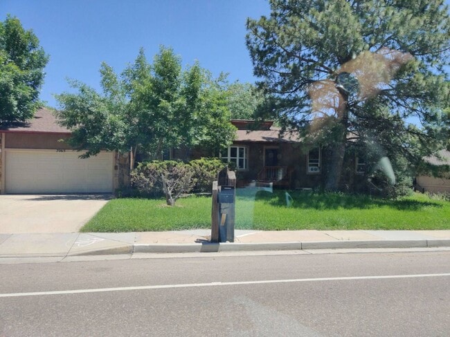 7065 Delmonico Dr in Colorado Springs, CO - Building Photo - Building Photo