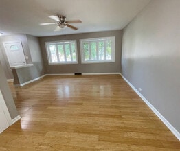 546 Landmeier Rd in Elk Grove Village, IL - Building Photo - Building Photo