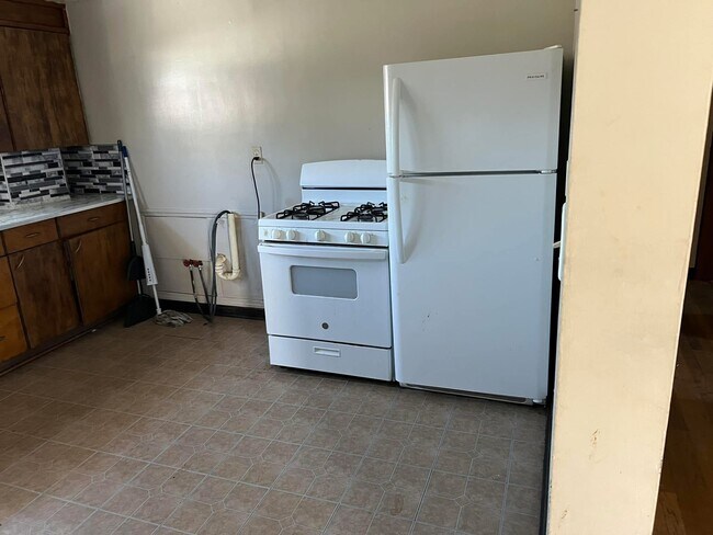 401 E Marietta St, Unit B in Woodsfield, OH - Foto de edificio - Building Photo