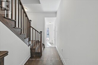 2184-2184 Postmaster Dr in Oakville, ON - Building Photo - Building Photo