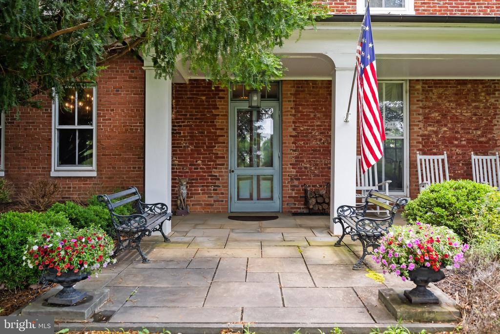 36940 Philomont Rd in Purcellville, VA - Building Photo