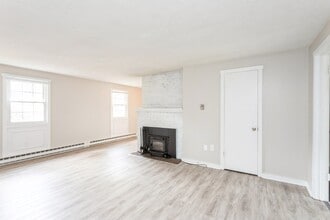 Stonebridge in Ellington, CT - Building Photo - Building Photo