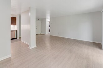 Glencroft Club Apartments in Folcroft, PA - Foto de edificio - Building Photo