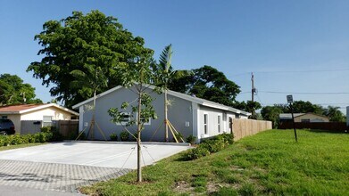 217 NW 12th St in Pompano Beach, FL - Building Photo - Building Photo