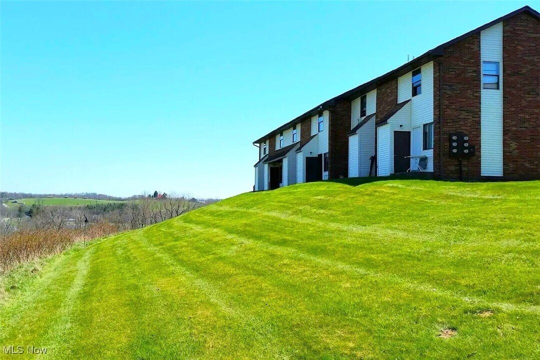 201 Burton Dr in Cadiz, OH - Building Photo
