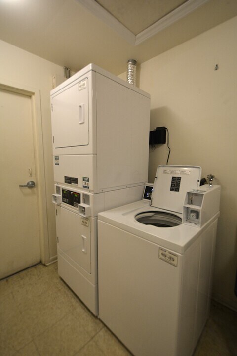 2711 Hobson Rd in Woodridge, IL - Building Photo