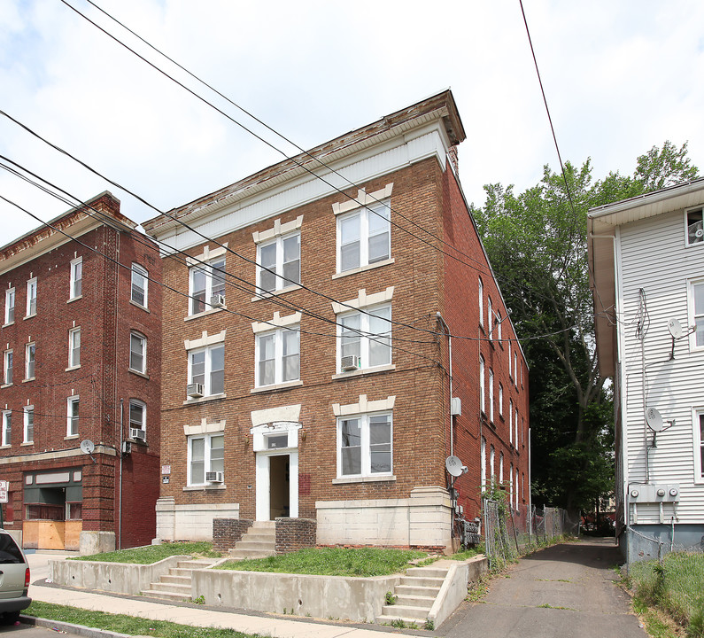 172 Glen St in New Britain, CT - Building Photo