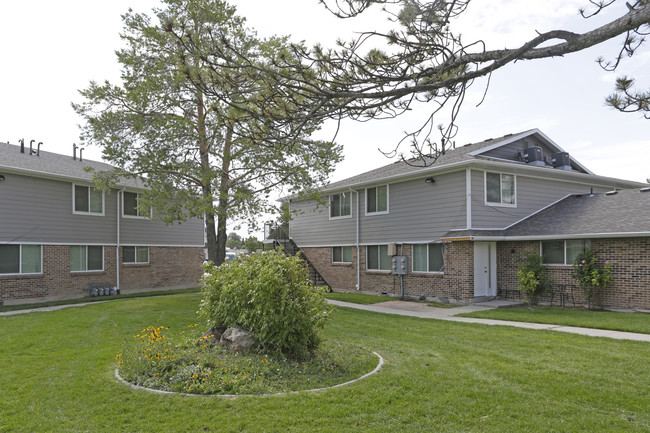 Boulder Pines Apartments