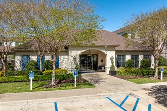 Paramount at Cedar Lodge in Baton Rouge, LA - Building Photo - Building Photo