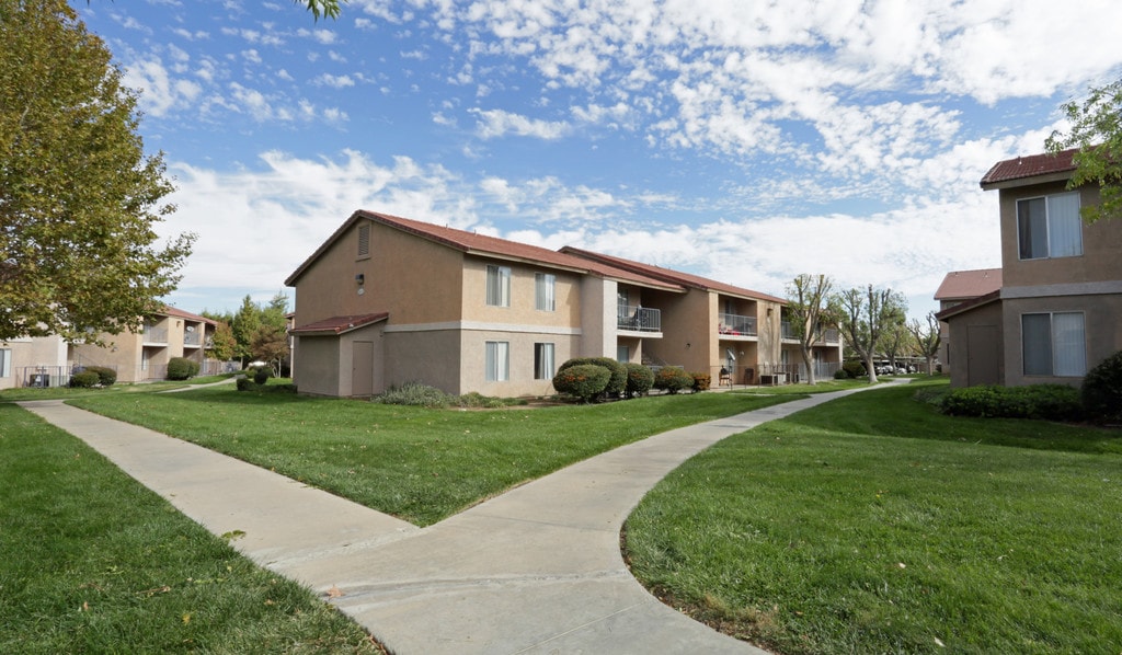 Ridgeview Village Apartments in Palmdale, CA