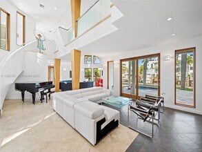 450 Victoria Terrace in Fort Lauderdale, FL - Building Photo - Building Photo