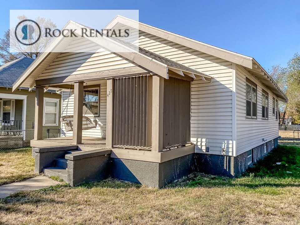 427 N Plum St in Hutchinson, KS - Building Photo