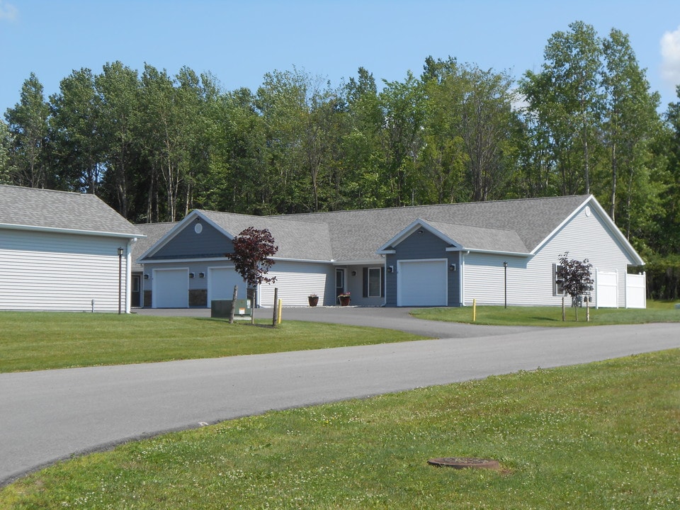Lewiston Properties in Clinton, NY - Foto de edificio