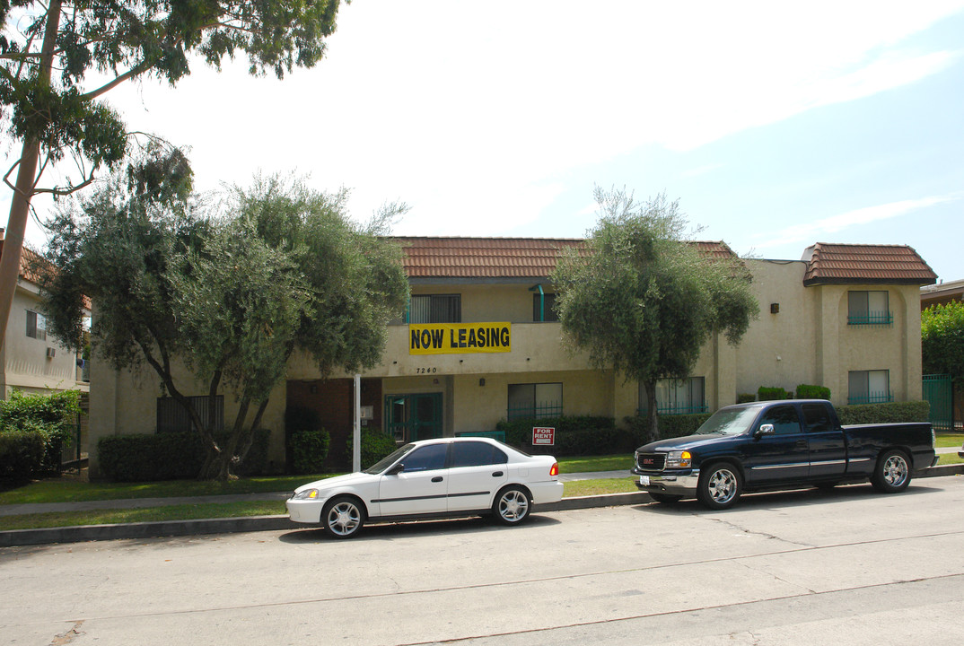 Jordan Apartments in Canoga Park, CA - Building Photo