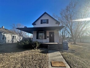 801 E 6th Ave in Mitchell, SD - Building Photo - Building Photo