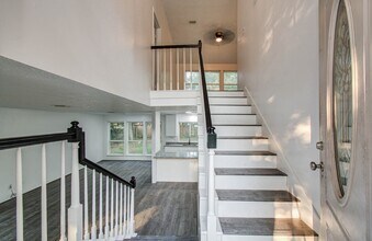 5006 Village Springs Dr in Houston, TX - Building Photo - Building Photo