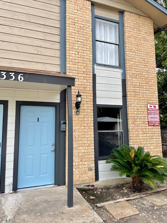 336 Victor St, Unit 4 in San Antonio, TX - Building Photo